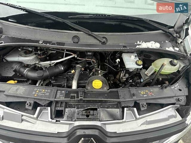 Белый Рено Мастер, объемом двигателя 2.3 л и пробегом 290 тыс. км за 13000 $, фото 2 на Automoto.ua