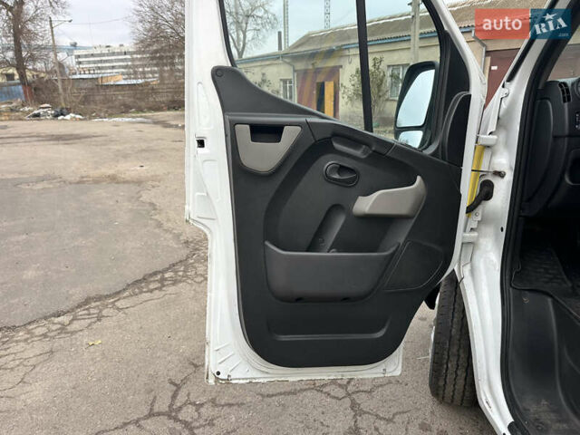 Білий Рено Мастєр, об'ємом двигуна 2.3 л та пробігом 310 тис. км за 13999 $, фото 13 на Automoto.ua