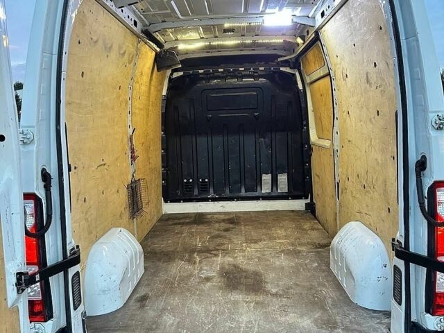 Белый Рено Мастер, объемом двигателя 2.3 л и пробегом 419 тыс. км за 14000 $, фото 8 на Automoto.ua