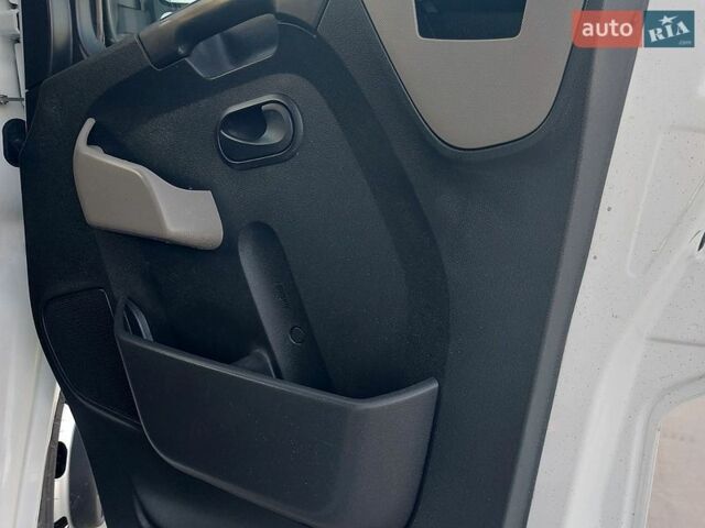 Белый Рено Мастер, объемом двигателя 2.3 л и пробегом 258 тыс. км за 17700 $, фото 34 на Automoto.ua