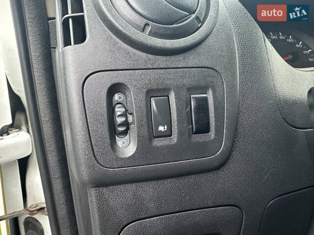 Білий Рено Мастєр, об'ємом двигуна 2.3 л та пробігом 310 тис. км за 13999 $, фото 19 на Automoto.ua