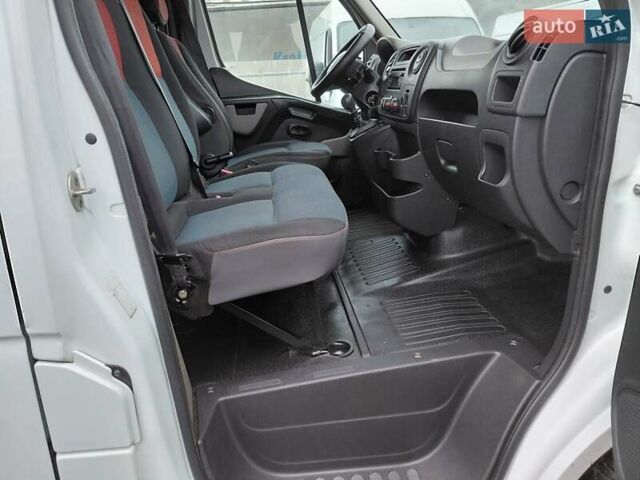 Белый Рено Мастер, объемом двигателя 2.3 л и пробегом 252 тыс. км за 12900 $, фото 19 на Automoto.ua