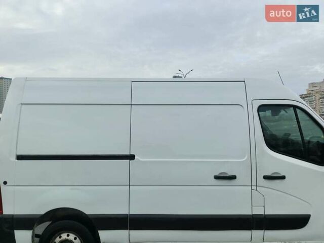 Белый Рено Мастер, объемом двигателя 2.3 л и пробегом 350 тыс. км за 15000 $, фото 3 на Automoto.ua
