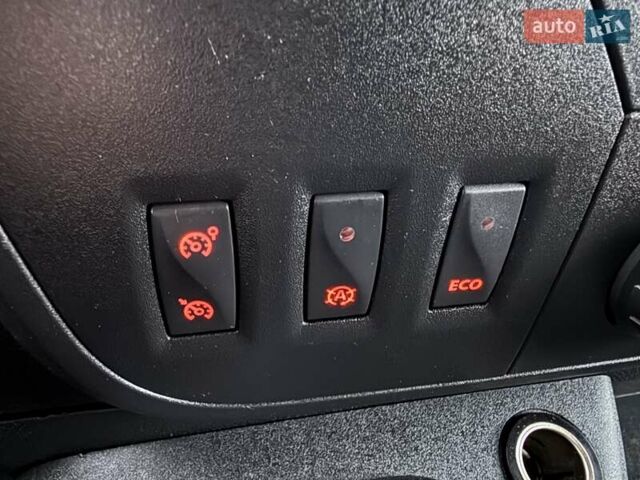 Белый Рено Мастер, объемом двигателя 2.3 л и пробегом 290 тыс. км за 17799 $, фото 35 на Automoto.ua