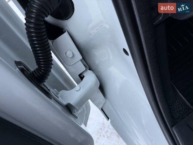 Белый Рено Мастер, объемом двигателя 2.3 л и пробегом 280 тыс. км за 17500 $, фото 32 на Automoto.ua
