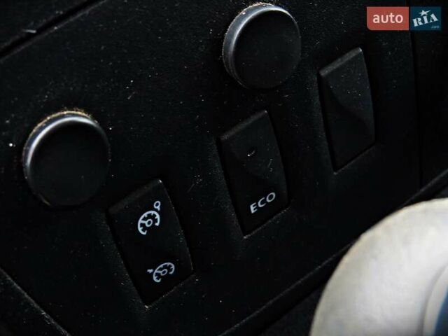 Білий Рено Мастєр, об'ємом двигуна 2.3 л та пробігом 288 тис. км за 15500 $, фото 10 на Automoto.ua