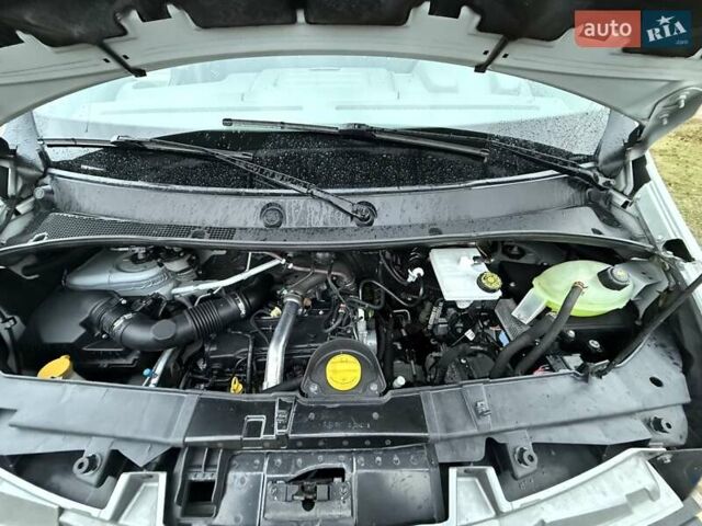 Белый Рено Мастер, объемом двигателя 2.3 л и пробегом 290 тыс. км за 17799 $, фото 42 на Automoto.ua