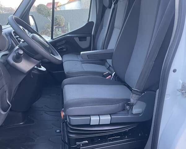 Белый Рено Мастер, объемом двигателя 2.3 л и пробегом 290 тыс. км за 15300 $, фото 22 на Automoto.ua