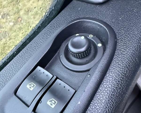 Белый Рено Мастер, объемом двигателя 2.3 л и пробегом 290 тыс. км за 17799 $, фото 28 на Automoto.ua