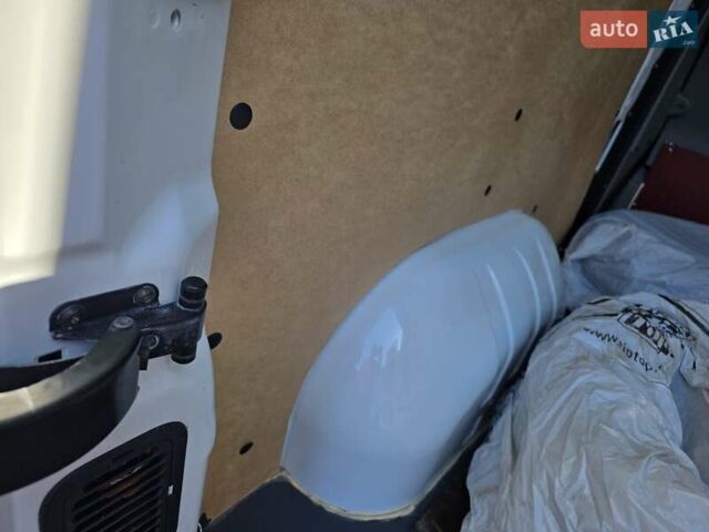 Білий Рено Мастєр, об'ємом двигуна 2.3 л та пробігом 190 тис. км за 18600 $, фото 13 на Automoto.ua