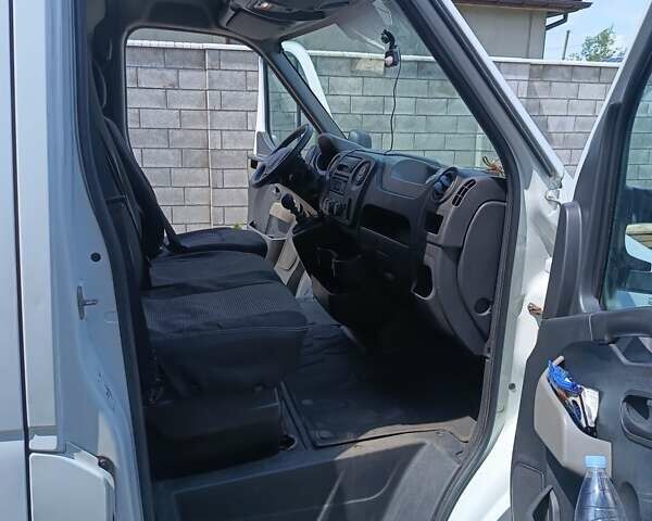 Белый Рено Мастер, объемом двигателя 2.3 л и пробегом 470 тыс. км за 17800 $, фото 10 на Automoto.ua