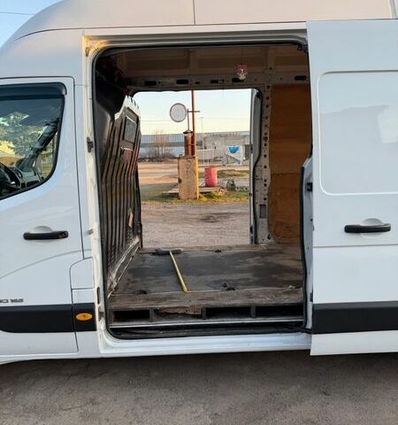 Белый Рено Мастер, объемом двигателя 2.3 л и пробегом 635 тыс. км за 15800 $, фото 8 на Automoto.ua