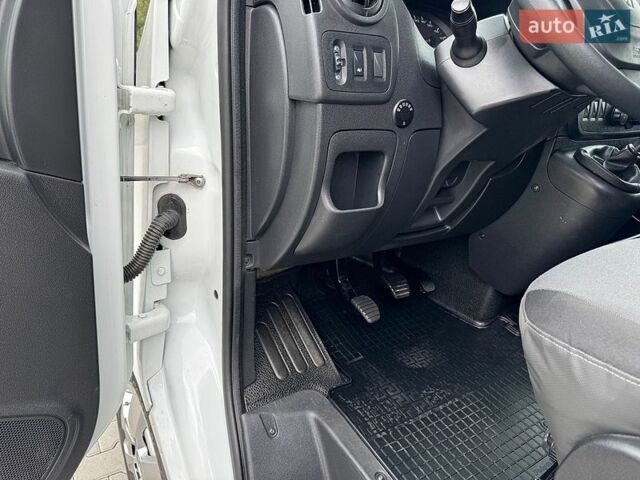Белый Рено Мастер, объемом двигателя 2.3 л и пробегом 259 тыс. км за 17900 $, фото 19 на Automoto.ua
