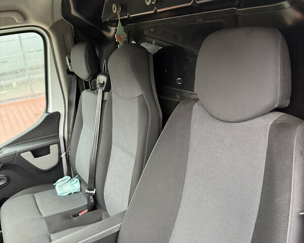 Белый Рено Мастер, объемом двигателя 2.3 л и пробегом 239 тыс. км за 17200 $, фото 18 на Automoto.ua