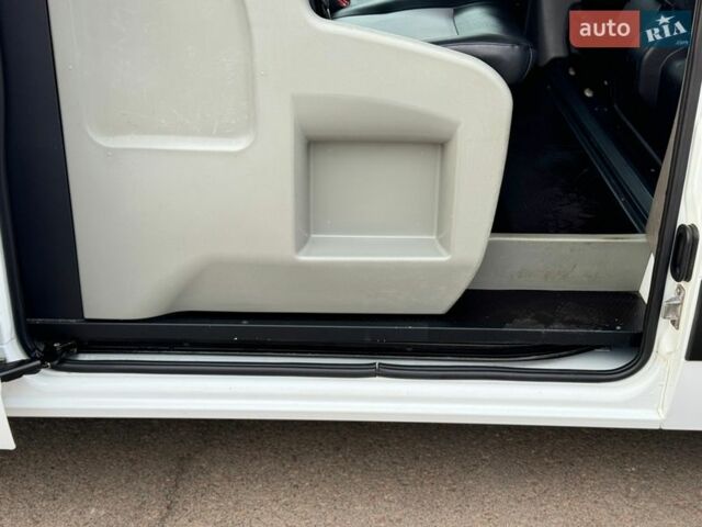 Белый Рено Мастер, объемом двигателя 2.3 л и пробегом 204 тыс. км за 23500 $, фото 35 на Automoto.ua