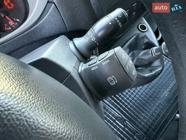 Белый Рено Мастер, объемом двигателя 2.3 л и пробегом 292 тыс. км за 16500 $, фото 49 на Automoto.ua