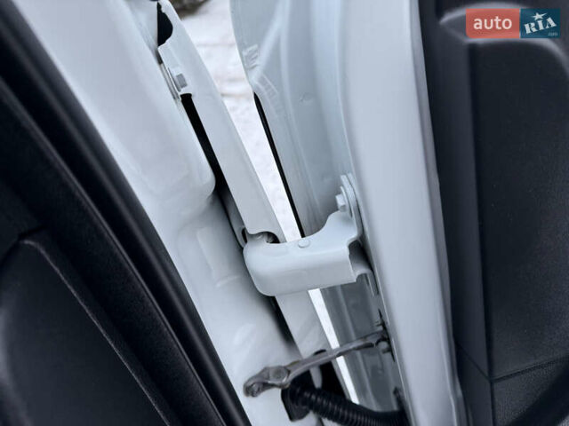 Белый Рено Мастер, объемом двигателя 2.3 л и пробегом 280 тыс. км за 17500 $, фото 47 на Automoto.ua