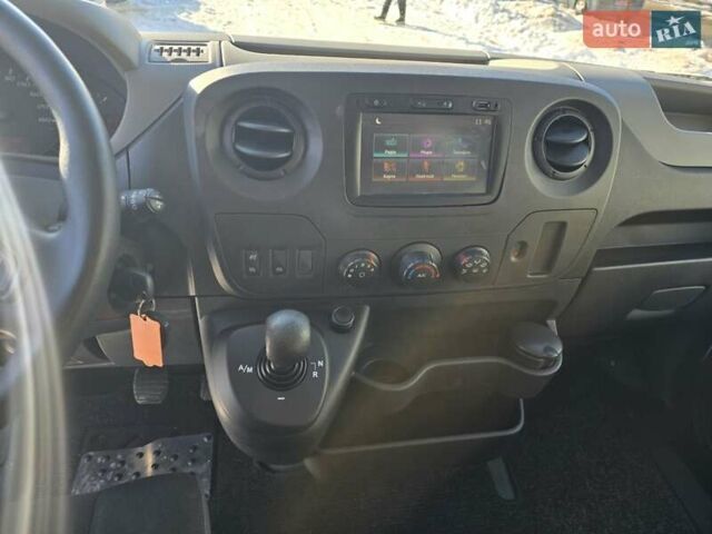 Белый Рено Мастер, объемом двигателя 2.3 л и пробегом 363 тыс. км за 17000 $, фото 14 на Automoto.ua