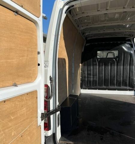 Белый Рено Мастер, объемом двигателя 2.3 л и пробегом 294 тыс. км за 15800 $, фото 12 на Automoto.ua