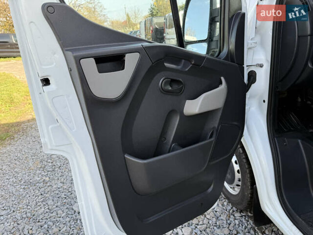 Белый Рено Мастер, объемом двигателя 2.3 л и пробегом 250 тыс. км за 15800 $, фото 9 на Automoto.ua