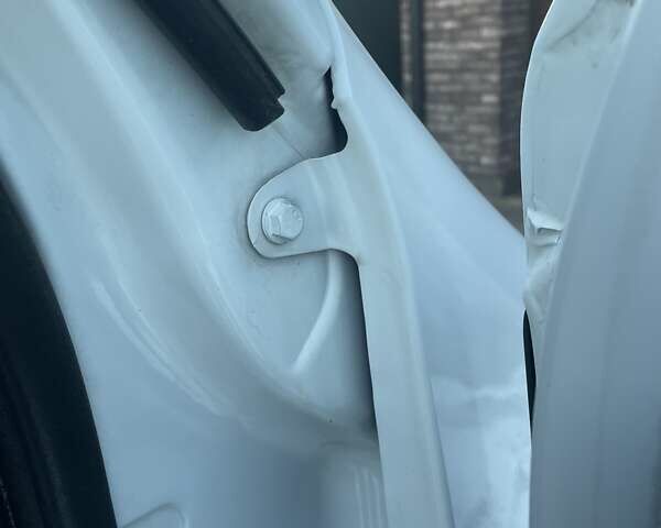 Белый Рено Мастер, объемом двигателя 2.3 л и пробегом 290 тыс. км за 15300 $, фото 37 на Automoto.ua