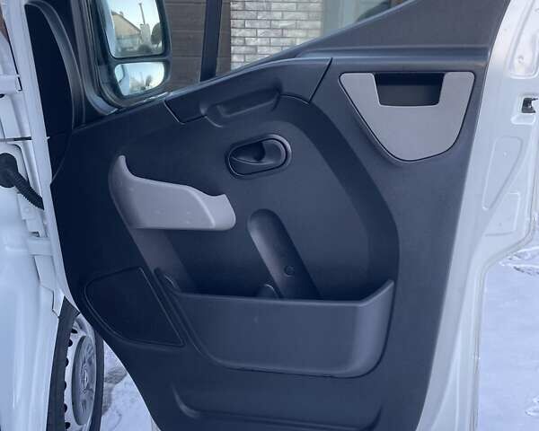 Белый Рено Мастер, объемом двигателя 2.3 л и пробегом 290 тыс. км за 15300 $, фото 30 на Automoto.ua