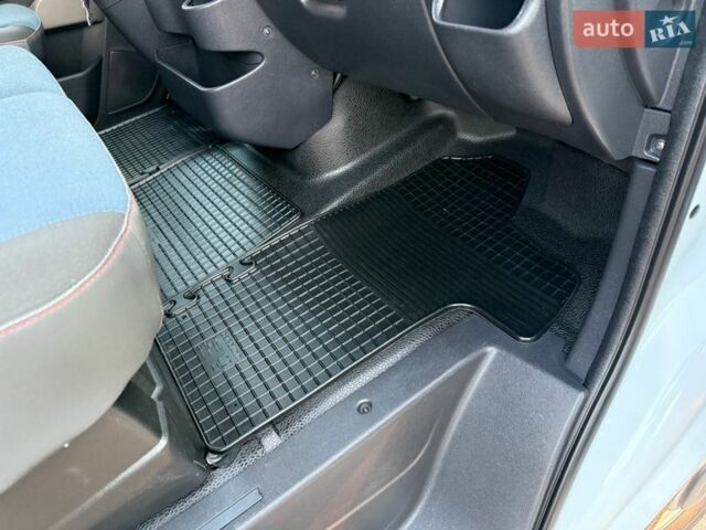 Білий Рено Мастєр, об'ємом двигуна 2.3 л та пробігом 262 тис. км за 16500 $, фото 70 на Automoto.ua