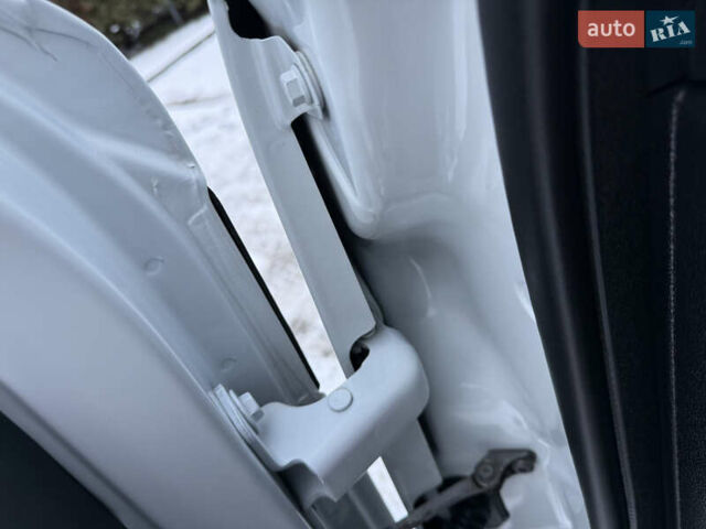 Белый Рено Мастер, объемом двигателя 2.3 л и пробегом 280 тыс. км за 17500 $, фото 31 на Automoto.ua