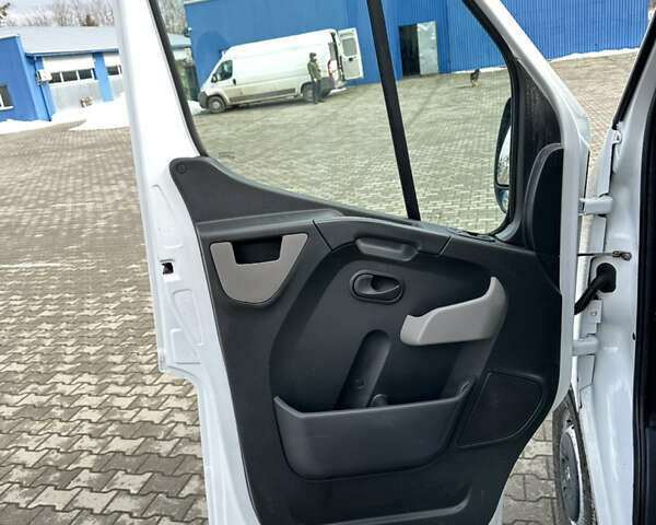 Белый Рено Мастер, объемом двигателя 2.3 л и пробегом 324 тыс. км за 18300 $, фото 17 на Automoto.ua