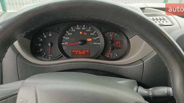 Белый Рено Мастер, объемом двигателя 2.3 л и пробегом 162 тыс. км за 12000 $, фото 4 на Automoto.ua