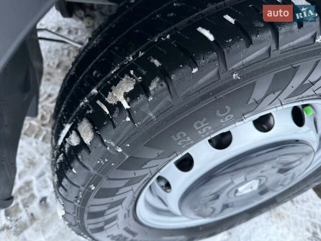 Белый Рено Мастер, объемом двигателя 2.3 л и пробегом 280 тыс. км за 17500 $, фото 25 на Automoto.ua