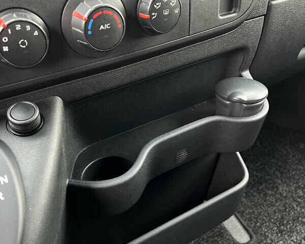 Білий Рено Мастєр, об'ємом двигуна 2.3 л та пробігом 360 тис. км за 17500 $, фото 21 на Automoto.ua