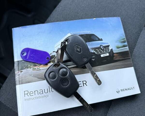 Белый Рено Мастер, объемом двигателя 2.3 л и пробегом 290 тыс. км за 17799 $, фото 44 на Automoto.ua