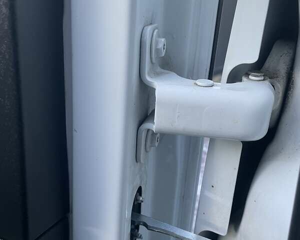 Белый Рено Мастер, объемом двигателя 2.3 л и пробегом 290 тыс. км за 15300 $, фото 40 на Automoto.ua