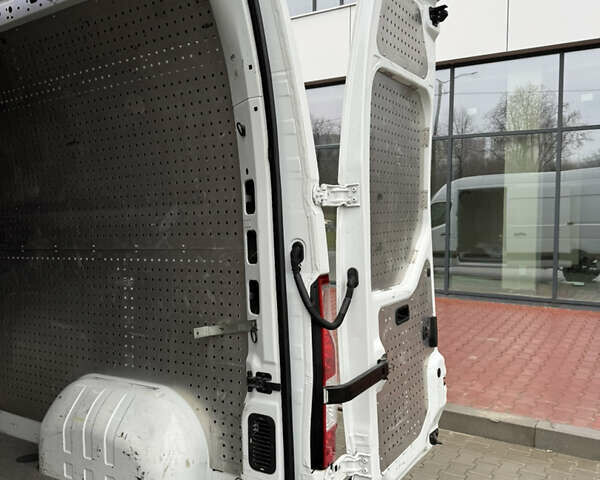 Белый Рено Мастер, объемом двигателя 2.3 л и пробегом 239 тыс. км за 17200 $, фото 30 на Automoto.ua