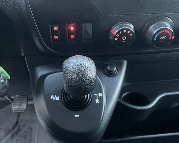 Белый Рено Мастер, объемом двигателя 2.3 л и пробегом 290 тыс. км за 15300 $, фото 28 на Automoto.ua