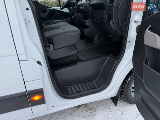 Белый Рено Мастер, объемом двигателя 2.3 л и пробегом 280 тыс. км за 17500 $, фото 49 на Automoto.ua