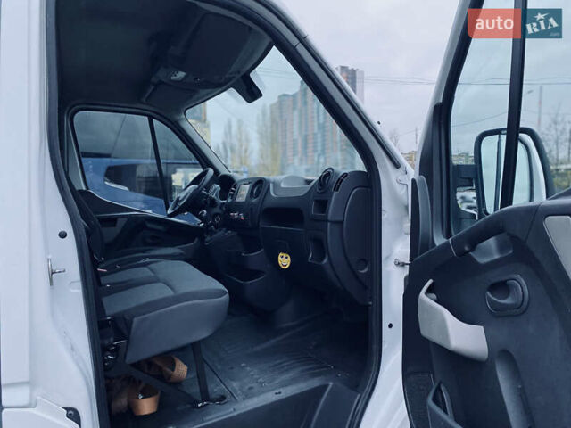 Белый Рено Мастер, объемом двигателя 2.3 л и пробегом 378 тыс. км за 13700 $, фото 21 на Automoto.ua