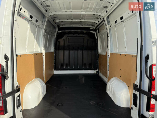 Белый Рено Мастер, объемом двигателя 2.3 л и пробегом 250 тыс. км за 15800 $, фото 12 на Automoto.ua