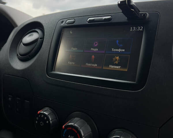 Білий Рено Мастєр, об'ємом двигуна 2.3 л та пробігом 360 тис. км за 17500 $, фото 23 на Automoto.ua