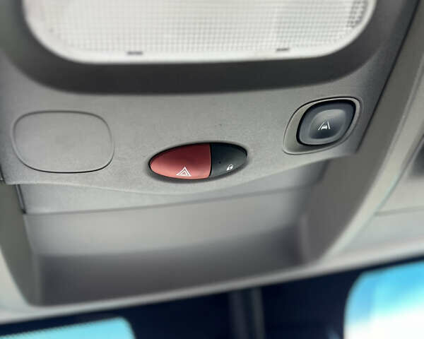 Белый Рено Мастер, объемом двигателя 2.3 л и пробегом 360 тыс. км за 17500 $, фото 16 на Automoto.ua