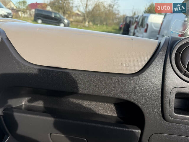 Белый Рено Мастер, объемом двигателя 2.3 л и пробегом 250 тыс. км за 15800 $, фото 15 на Automoto.ua