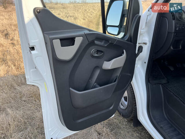 Білий Рено Мастєр, об'ємом двигуна 2.3 л та пробігом 247 тис. км за 17600 $, фото 12 на Automoto.ua