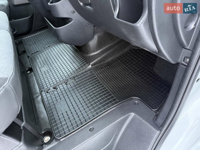 Белый Рено Мастер, объемом двигателя 2.3 л и пробегом 280 тыс. км за 17500 $, фото 58 на Automoto.ua