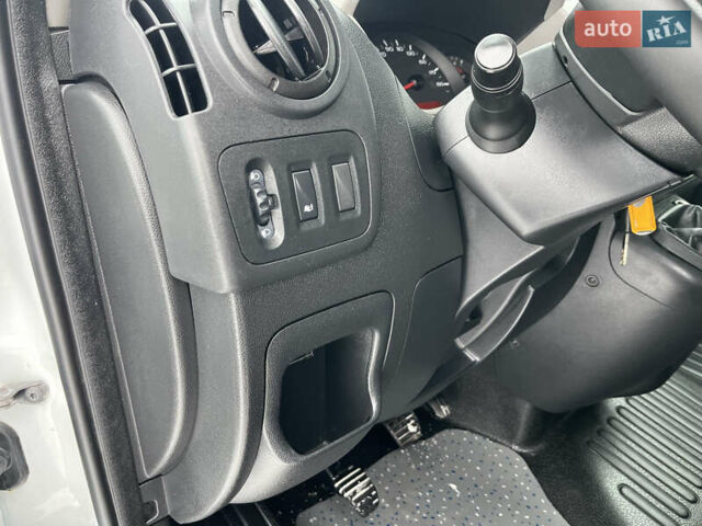 Белый Рено Мастер, объемом двигателя 2.3 л и пробегом 250 тыс. км за 17900 $, фото 28 на Automoto.ua