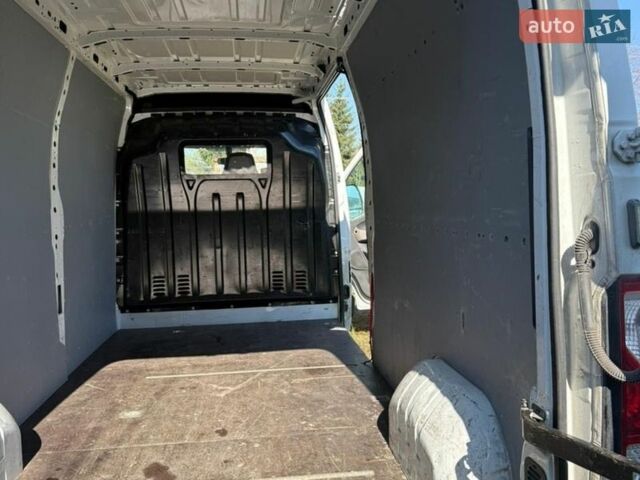 Белый Рено Мастер, объемом двигателя 2.3 л и пробегом 155 тыс. км за 7500 $, фото 14 на Automoto.ua