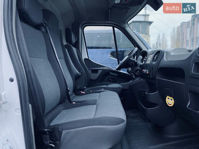 Белый Рено Мастер, объемом двигателя 2.3 л и пробегом 378 тыс. км за 13700 $, фото 22 на Automoto.ua