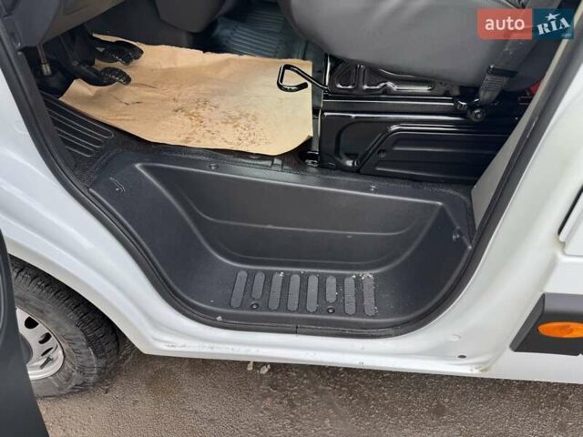 Білий Рено Мастєр, об'ємом двигуна 2.3 л та пробігом 187 тис. км за 16900 $, фото 22 на Automoto.ua