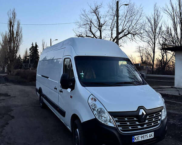 Белый Рено Мастер, объемом двигателя 2.3 л и пробегом 315 тыс. км за 18000 $, фото 1 на Automoto.ua