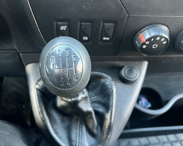 Белый Рено Мастер, объемом двигателя 2.3 л и пробегом 470 тыс. км за 12900 $, фото 10 на Automoto.ua